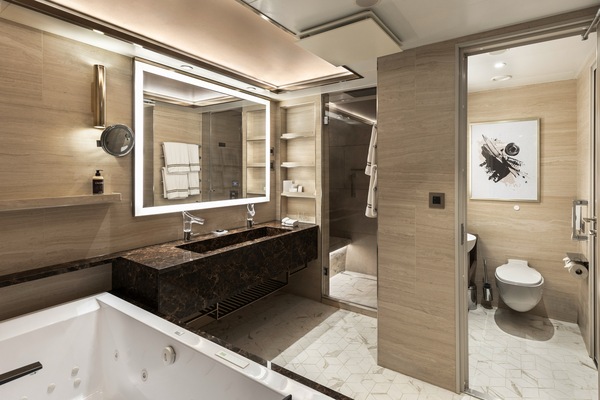 Silversea EV Master Suite ©Silversea Cruises Ltd. 4.jpg